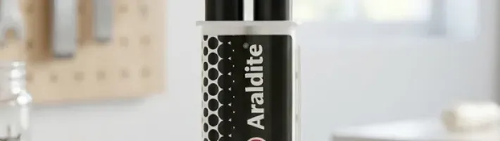 Araldite Rapid syringe